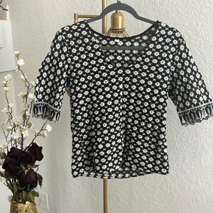 Black and white top. Small 🤍🖤